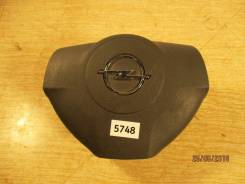 Подушка безопасности в рулевое колесо Opel Astra H / Family 2004 > A04 в Омске Подушка безопасности водителя. Opel Astra, L35, L48 Двигатели: Z13DTH, Z14XEL, Z14XEP, Z16XE1, Z16XEP, Z17DTH, Z17DTL, Z18XE, Z18XER, Z19DT, Z19DTH, Z...