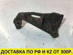 Кронштейн двигателя правый Daihatsu Charade G102S HCE T8256 в Омске Кронштейн опоры двигателя. Daihatsu Charade, G102S Двигатель HCE