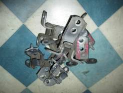 Петля двери Toyota Avensis 2001, правая передняя в Барнауле Петля двери Toyota Avensis 2001, правая передняя