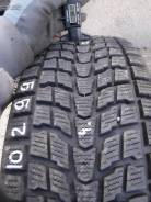 Dunlop Grandtrek SJ6, 235/70R15 во Владивостоке Dunlop Grandtrek SJ6. Зимние, без шипов, 2012 год, 10 %, 4 шт. Под заказ