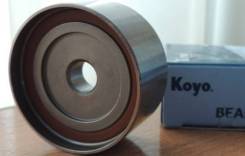 Новый Ролик грм обводной Koyo 3S4S-FE PU355816RR9D во Владивостоке во Владивостоке Обводной ролик. Toyota: Cressida, Lite Ace, Corona, Crown, Scepter, Ipsum, Camry Gracia, Avensis, Altezza, Town Ace Noah, Vista, Carina, Caldina, Vist...