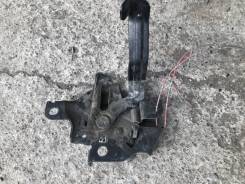 Замок капота на Toyota Corolla 150 в Красноярске Замок капота. Toyota Corolla, ADE150, AZE141, NDE150, NRE150, ZRE142, ZRE151, ZZE150 Двигатели: 1ADFTV, 1NDTV, 1NRFE, 1ZRFAE, 1ZRFE, 2AZFE, 2ZRFE, 4ZZ...