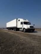 Freightliner, 2000 в Омске Freightliner. Продаётся в сцепке с рефрижератором, 14 000 куб. см., 20 000 кг., 6x4