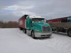 Mack CX612, 2003 в Екатеринбурге Mack. Сцепка тягач CX612 и полуприцеп Шмитц S01, 15 000 куб. см., 24 800 кг.