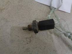 Датчик температуры охлаждающей жидкости Renault Megane 1 1996-2003 Номер OEM 8200561449 в Карпинске Датчик температуры охлаждающей жидкости Renault Megane 1 1996-2003 Номер OEM 8200561449
