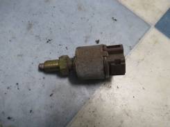 Датчик педали тормоза Toyota Sprinter #E10# 1991 в Барнауле Концевик под педаль тормоза. Toyota: Corona, Lite Ace, Platz, Ipsum, Avensis, Sprinter Trueno, Corolla, Tercel, MR-S, Probox, Yaris Verso, Raum, Vista...