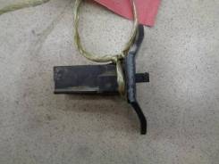 Замок лючка бензобака Mitsubishi Mirage 4 1991-1995 Номер OEM MB023335 в Карпинске Замок лючка бензобака Mitsubishi Mirage 4 1991-1995 Номер OEM MB023335
