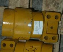 Hitachi ZX200-3 в Иваново Hitachi ZX200-3. Каток поддерживающий