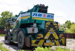 Komatsu LW250, 1993 в Хабаровске Komatsu LW250. Колёсный кран, 13 000 куб. см., 39,00 м.