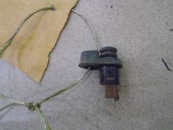 Выключатель концевой Nissan Cube Z10 1998-2002 Номер OEM 2536041L01 в Карпинске Выключатель концевой Nissan Cube Z10 1998-2002 Номер OEM 2536041L01