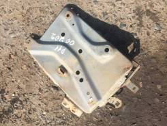 Подставка под аккумулятор Nissan 2442856L00 в Омске Кронштейн под аккумулятор. Nissan: King Cab, Maxima, Altima, Lucino, NX-Coupe, Almera, Silvia, Xterra, Cedric, Vanette Serena, Terrano Regulus, Cima...