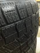 HanKang, 215/45 R -17 в Хабаровске HanKang. Зимние, без шипов, 2009 год, 30 %